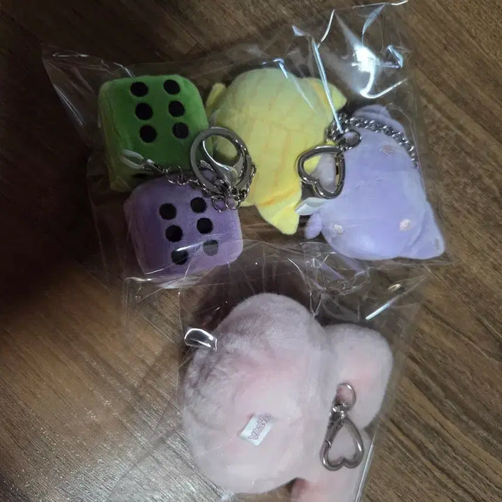 [BUNJANG] IU 7th &amp; 8th Generation Doll Keychain Bundle Set / 일괄) 아이유 7기8키 인형키링 양도해용 ~