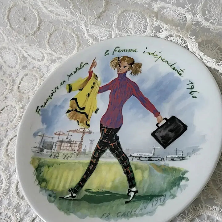 [BUNJANG] 19th-20th Century Women Decorative Plate / 리모지 세기의 여성들 장식접시