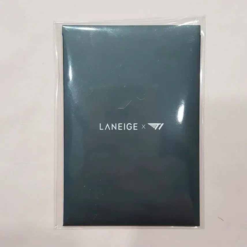 [BUNJANG] T1 Laneige Photocard Black Version Sealed / T1 라네즈 포카 블랙버전 미개봉 새상품