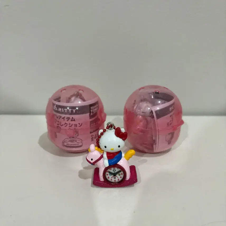 [BUNJANG] Hello Kitty 50th Anniversary Retro Vintage Keychain Carousel Horse Miniature Gacha Series 2 (Sealed) / (미개봉) 헬로키티 50주년 레트로 빈티지 키링 그리운 아이템 미니어처 가챠 2탄 목마