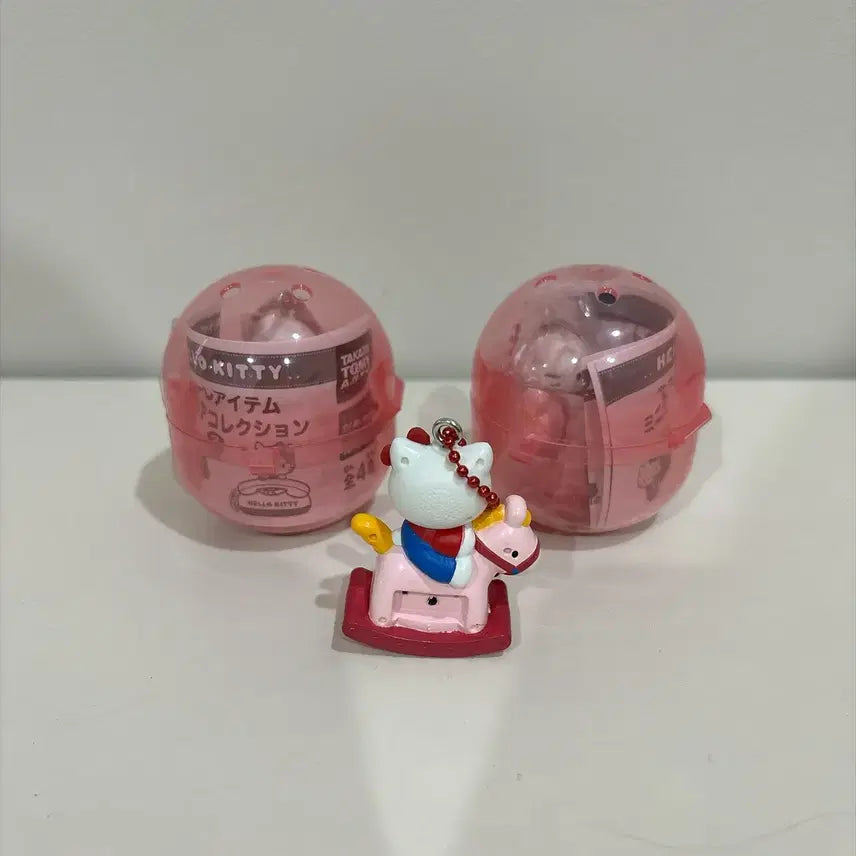 [BUNJANG] Hello Kitty 50th Anniversary Retro Vintage Keychain Carousel Horse Miniature Gacha Series 2 (Sealed) / (미개봉) 헬로키티 50주년 레트로 빈티지 키링 그리운 아이템 미니어처 가챠 2탄 목마