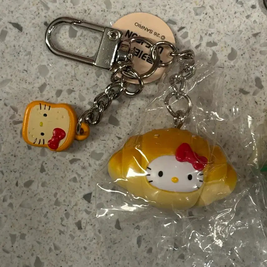 [BUNJANG] Hello Kitty Regional Keyring / [올리브영]헬로키티 지역키링