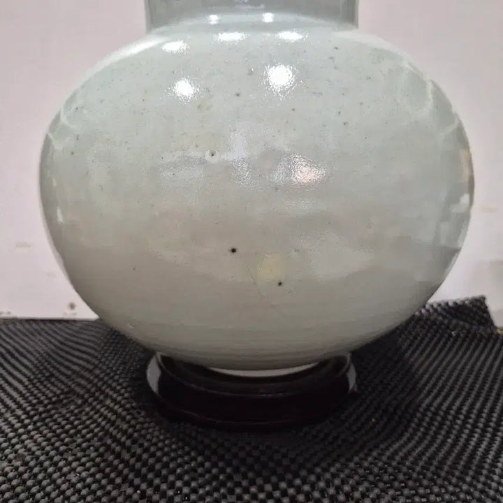 [BUNJANG] Im Hwagong Celadon Porcelain Moon Jar / 꽂꽂이와  현대도예가의선구자 임화공 백자소장품