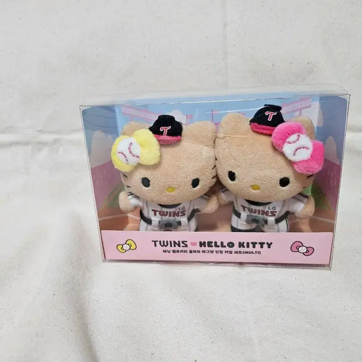 [BUNJANG] LG Twins x Tanning Hello Kitty Magnet Doll Keyring Set / LG트윈스 X 태닝 헬로 키티 마그넷 인형 키링 세트