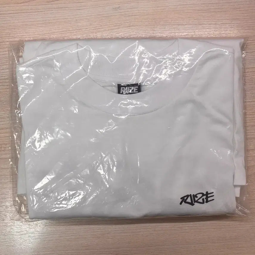 [BUNJANG] RIIZE Valentine MD Long Sleeve White / 라이즈 발렌타인 md 롱슬리브 화이트