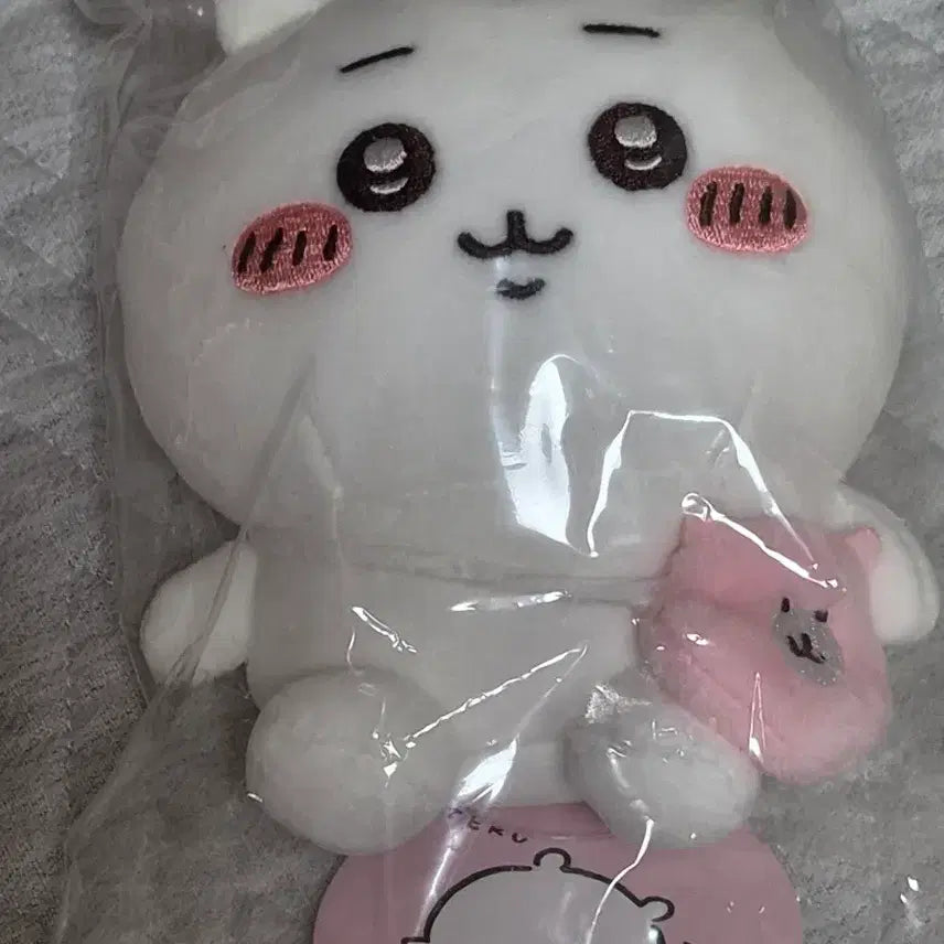 [BUNJANG] Chiikawa Picnicking Sitting Plush / 치이카와 나들이 앉아있는 누이