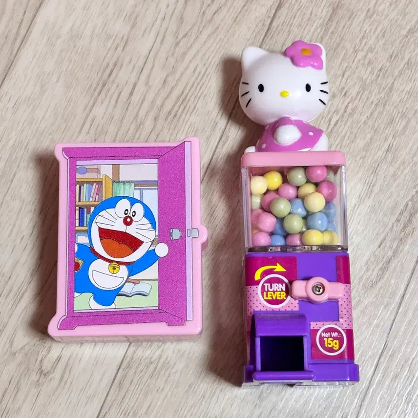[BUNJANG] Sanrio Hello Kitty Classic Candy Machine &amp; Doraemon Eraser Figures Bundle Set / 산리오 헬로키티 고전키티 캔디머신 장난감 가챠 고전완구 도라에몽 지우개 피규어 일괄