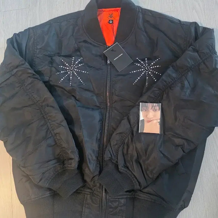 [BUNJANG] TOMORROW X TOGETHER MA-1 Jacket / TOMORROW X TOGETHER | MA-1 Jacket입니다.