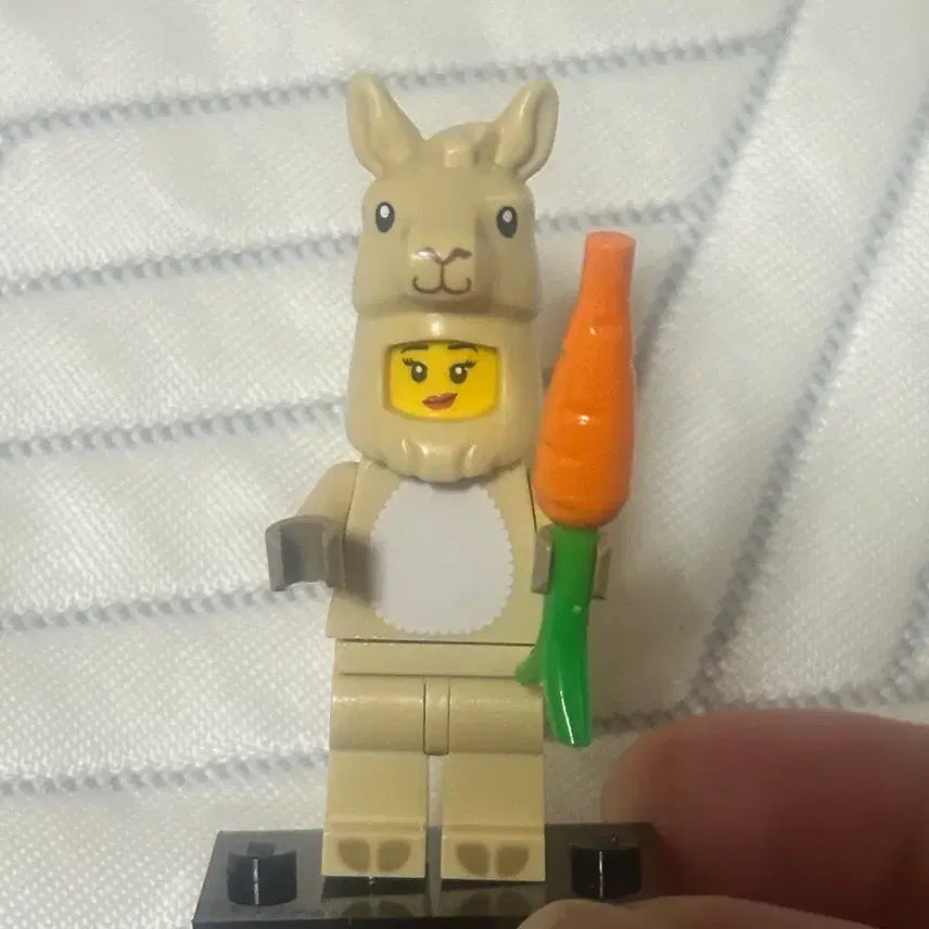 [BUNJANG] LEGO Minifigure Rabbit Worker / 레고 미니피규어 토끼 알바