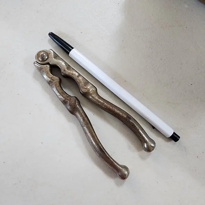[BUNJANG] Vintage European Iron Nutcracker / 유럽에서온 빈티지 철제.호두까기(Nutcracker)
