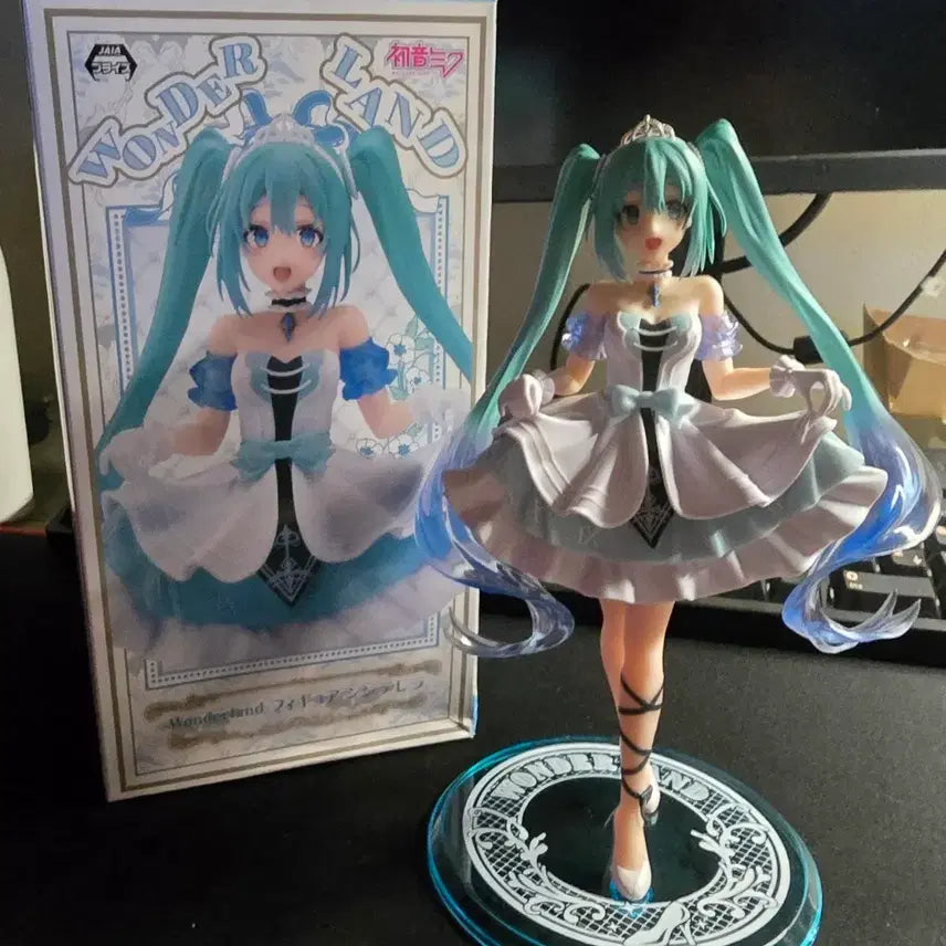 [BUNJANG] Hatsune Miku Wonderland Cinderella Figure / 하츠네 미쿠 원더랜드 신데렐라 피규어 판매합니다