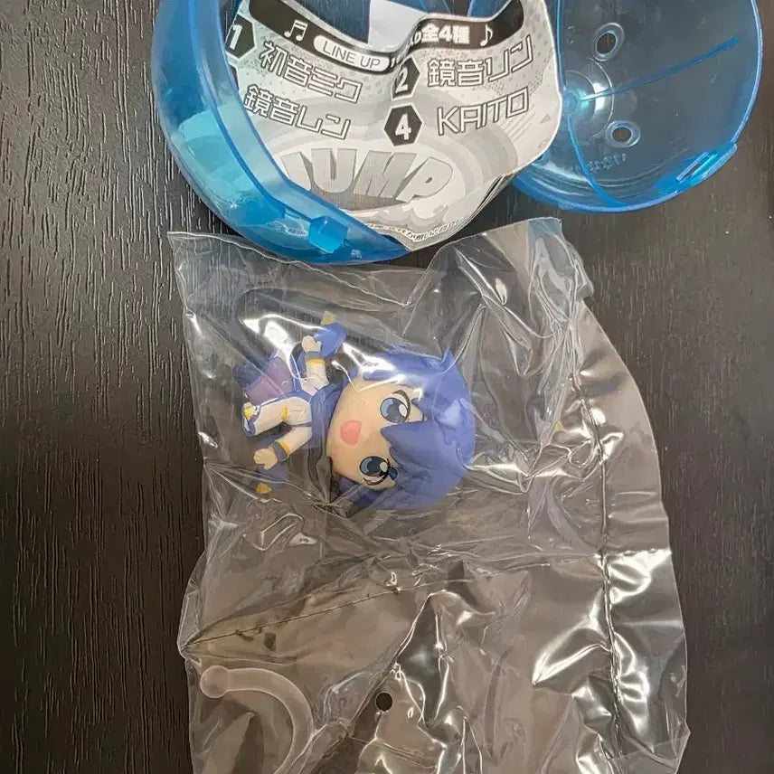 [BUNJANG] Vocaloid Kaito Jump Gacha Figure (Unsealed) / 미개봉 보컬로이드 점프 가챠 카이토 공뎀
