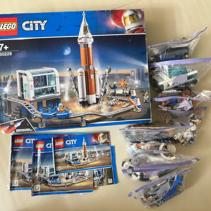 [BUNJANG] LEGO City 60228 Deep Space Rocket and Launch Control / 레고 시티 60228 시티 우주 로켓과 발사 관제소 개봉 팝니다.