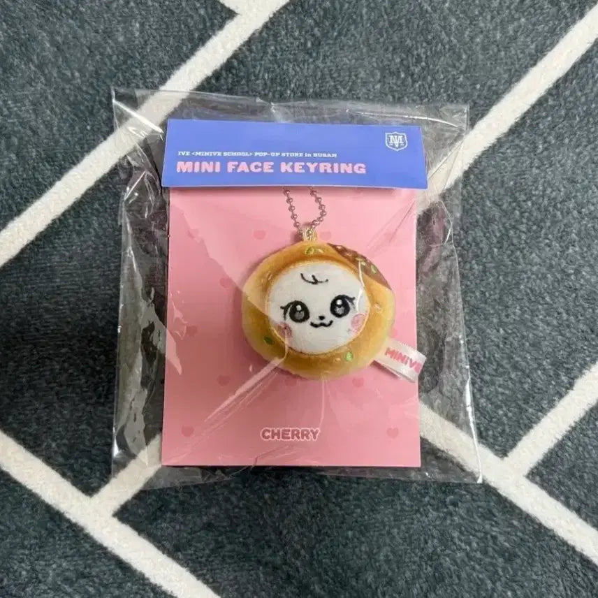 [BUNJANG] IVE MiniBr Plush Doll Cherry Face Keyring Wonyoung / 아이브 미니브 플러시 인형 체리 호떡 부산 한정 페이스키링 원영