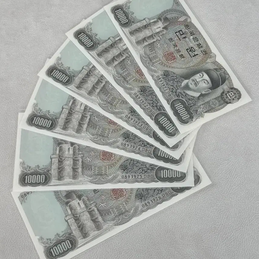 [BUNJANG] Bank of Korea Old Version 10,000 Won + 5,000 Won Set (Uncirculated) / [한국은행] 구권 2차만원 + 2차오천원 미사용 세트 분양합니다.