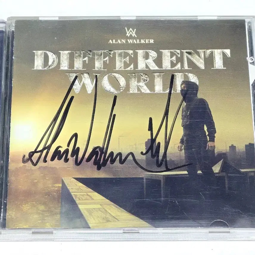 [BUNJANG] Alan Walker Different World 1st Album Signed CD / 알렌 워커 (Alan Walker) 1집 Different World 친필 싸인 CD