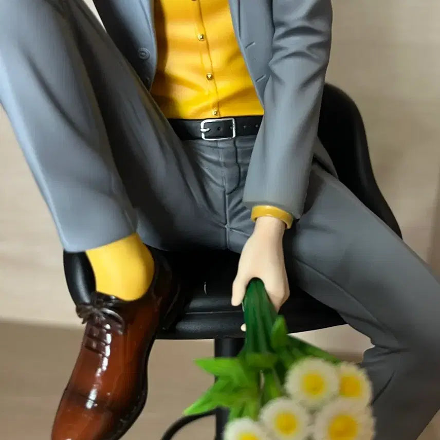 [BUNJANG] Attack on Titan Levi Ackerman Resin Figure / AX 리바이 아커만 진격의 거인 레진피규어