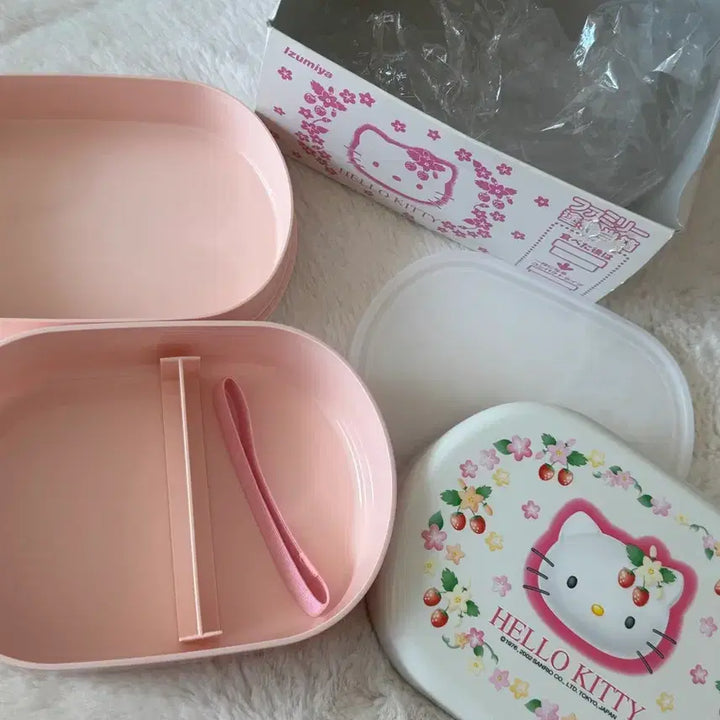 [BUNJANG] 2002 Classic Hello Kitty 2-Tier Lunch Box / 고전키티 2단 도시락 들딸기