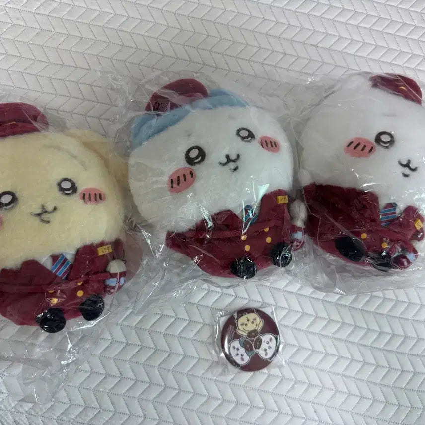 [BUNJANG] Chiikawa (Chiikawa, Hachiware, Usagi) Doll Set &amp; Can Badge / 한큐 치이카와 (치이카와,하치와레,우사기) + 캔뱃지 판매