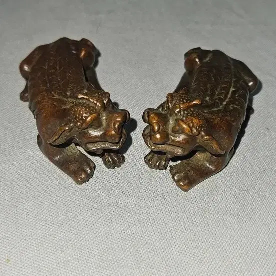 [BUNJANG] Antique Bronze Pixiu Hand Play Ornaments (Pair) / 묵직한 적동 비휴 손놀이 장식 한 쌍 ,재물과 수호의 상징