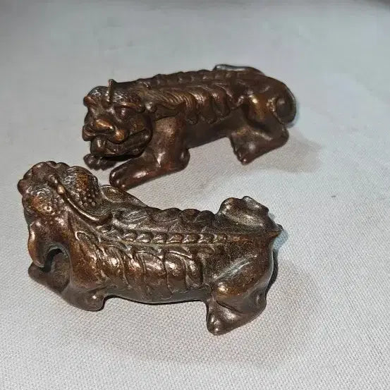 [BUNJANG] Antique Bronze Pixiu Hand Play Ornaments (Pair) / 묵직한 적동 비휴 손놀이 장식 한 쌍 ,재물과 수호의 상징