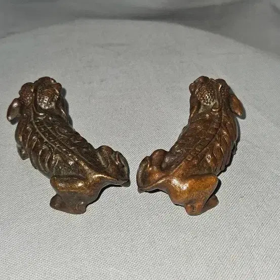[BUNJANG] Antique Bronze Pixiu Hand Play Ornaments (Pair) / 묵직한 적동 비휴 손놀이 장식 한 쌍 ,재물과 수호의 상징