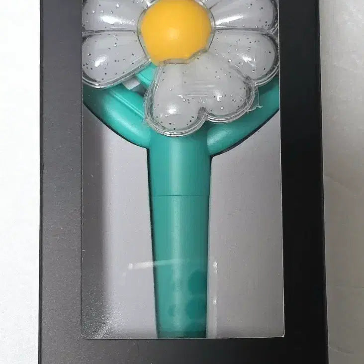 [BUNJANG] G-Dragon Sealed Lightstick Keychain Daisy Bong Mint Condition / 지드래곤 미개봉 응원봉 키링 데이지봉 민트 판매