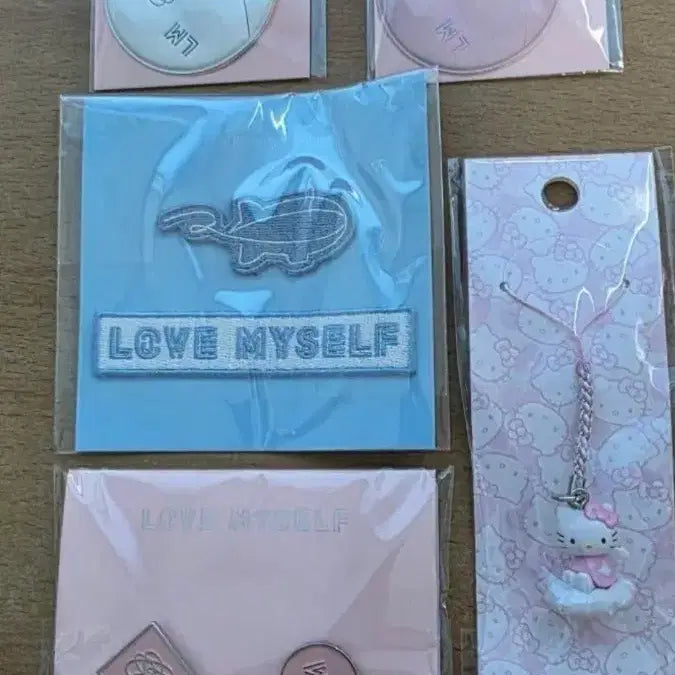 [BUNJANG] BTS LOVE MYSELF Badge, Keyring, Patch Bundle Set / (일괄)방탄소년단 LOVE MYSELF 뱃지 / 키링 / 패치 세트