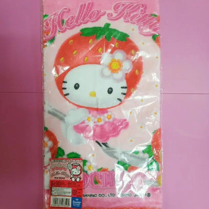 [BUNJANG] Classic Hello Kitty Strawberry Towel (Regional Limited Edition) / 고전 헬로키티 지역한정 딸기 타월