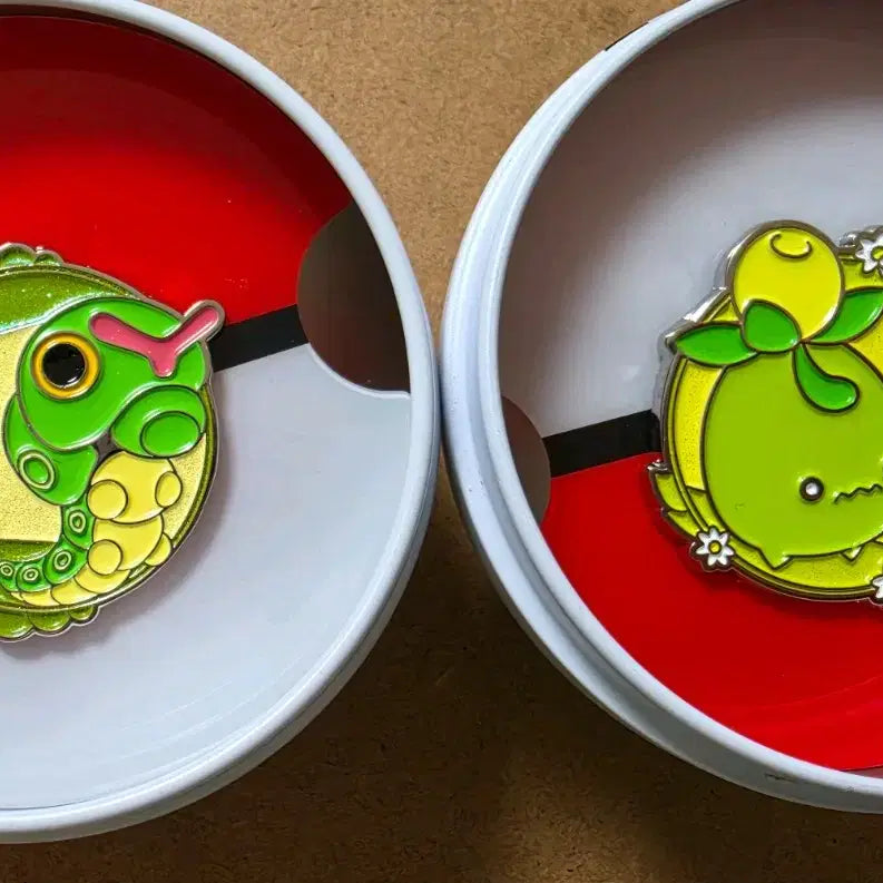 [BUNJANG] Pokemon 100 Badge Bundle Set Caterpie &amp; Mini V / 포켓몬 랜덤 100 뱃지 캐터피, 미니브 판매