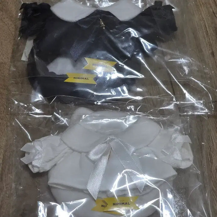 [BUNJANG] Ninimal Fluffy Cat Black &amp; White Set with Hat / 니니멀 플러피캣 블랙&amp;화이트 세트+모자