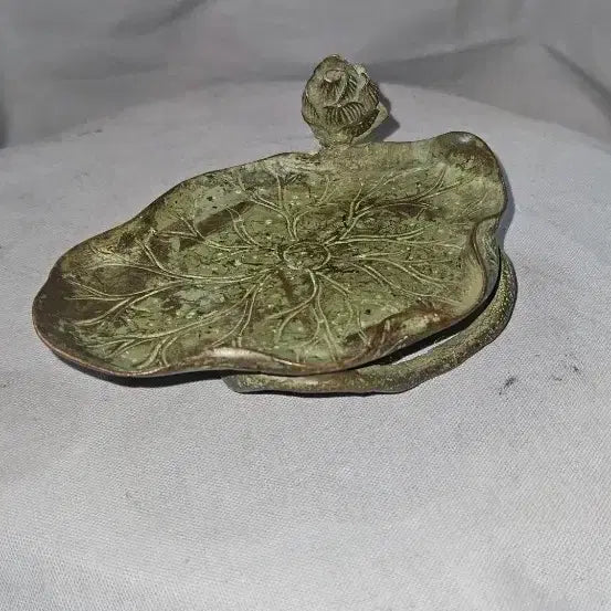 [BUNJANG] Red Copper Lotus Incense Holder / 연잎과 연봉오리를 입체적으로 빚은 적동 추정 향받침 279g