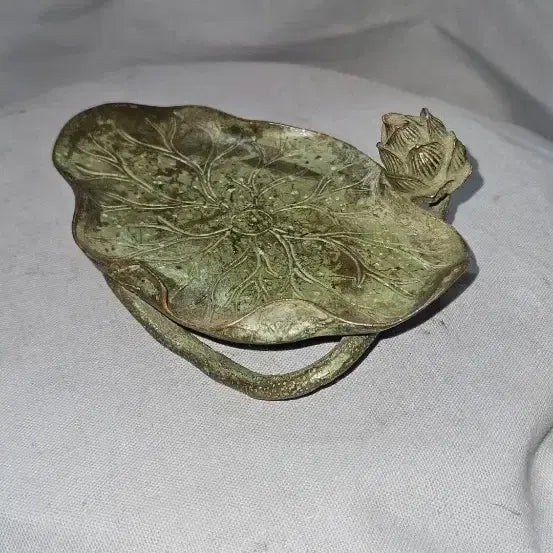 [BUNJANG] Red Copper Lotus Incense Holder / 연잎과 연봉오리를 입체적으로 빚은 적동 추정 향받침 279g