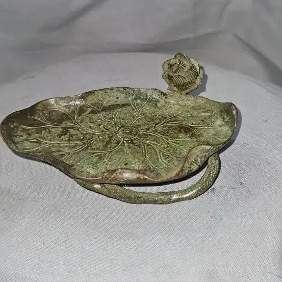 [BUNJANG] Red Copper Lotus Incense Holder / 연잎과 연봉오리를 입체적으로 빚은 적동 추정 향받침 279g