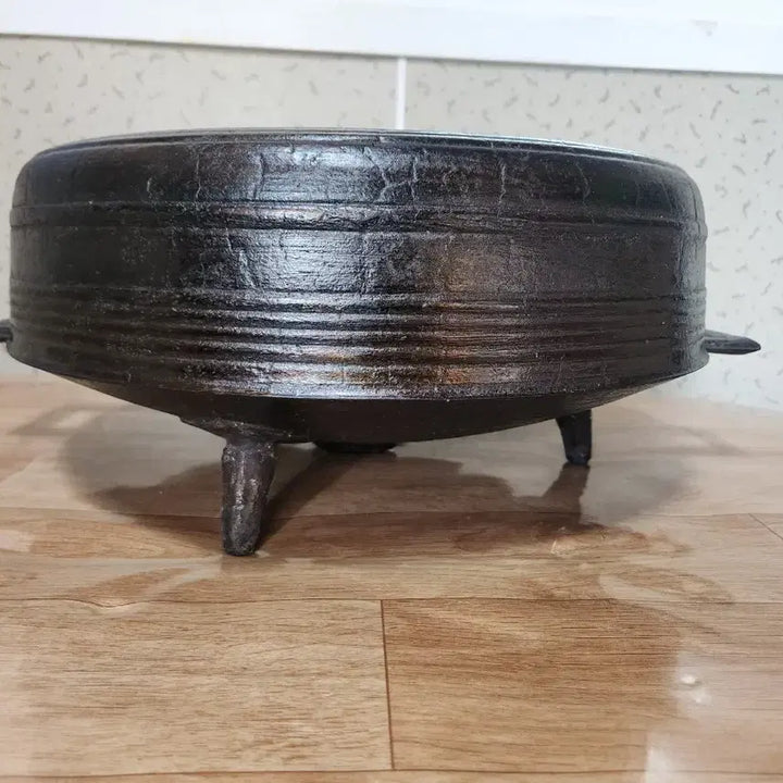 [BUNJANG] Three-Legged Cast Iron Brazier / 삼족무쇠 화로 (경기화로)
