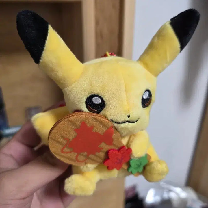 [BUNJANG] Pokemon Pikachu Hiroshima Limited Edition Plush Keychain / 포켓몬스터 피카츄 히로시마 한정 인형 키링 새상품
