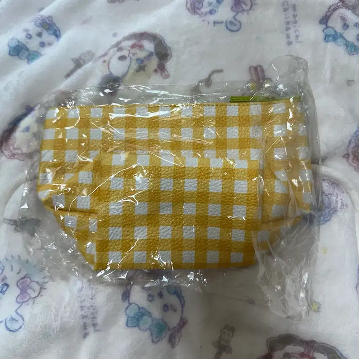 [BUNJANG] Kkuriring Pouch Yellow Checkered Floral Design / 쿠리링 파우치