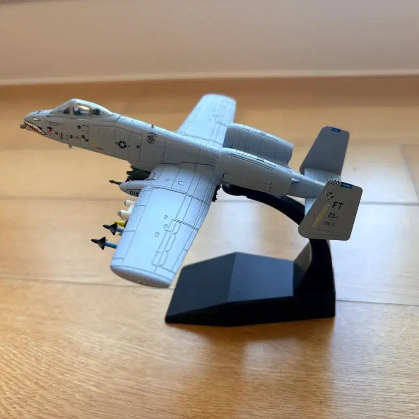 [BUNJANG] A-10 Thunderbolt II Attack Aircraft Model / A-10 썬더볼트 폭격기 피규어