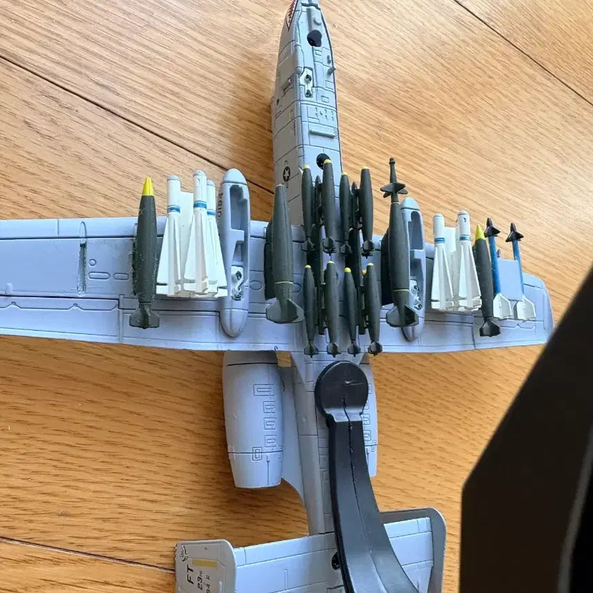 [BUNJANG] A-10 Thunderbolt II Attack Aircraft Model / A-10 썬더볼트 폭격기 피규어