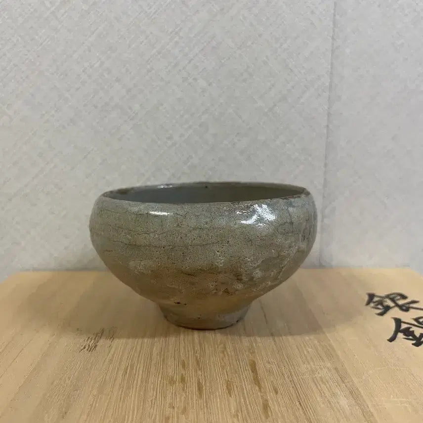 [BUNJANG] Goryeo Celadon White Inlaid Chrysanthemum Tea Cup / 고려청자 백상감