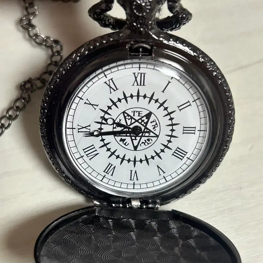 [BUNJANG] Black Butler Phantomhive Pocket Watch Necklace / 흑집사 팬텀하이브 회중시계 고스로리 고딕 시계 목걸이