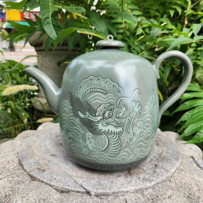 [BUNJANG] Celadon Black and White Inlaid Cloud Dragon Motif Ewer / 청자 흑백상감 운룡문주전자
