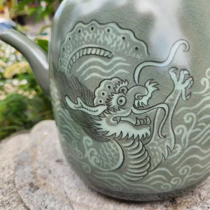 [BUNJANG] Celadon Black and White Inlaid Cloud Dragon Motif Ewer / 청자 흑백상감 운룡문주전자