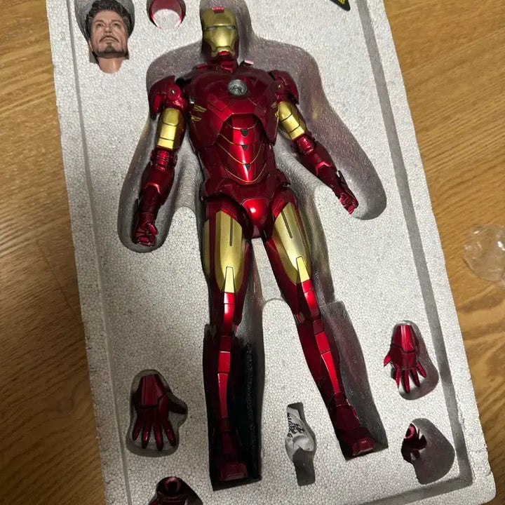 [BUNJANG] Hot Toys Iron Man Mark IV Gantry Bundle / 핫토이 아이언맨 마크4 겐트리합본 하자 판매합니다