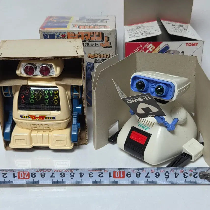 [BUNJANG] Vintage Tommy Robot &amp; Big M Robot Set - 2pc Interior Prop / 빈티지 토미 로봇과 빅 엠 로보트 세트 로보트 2개세트 인테리어 소품