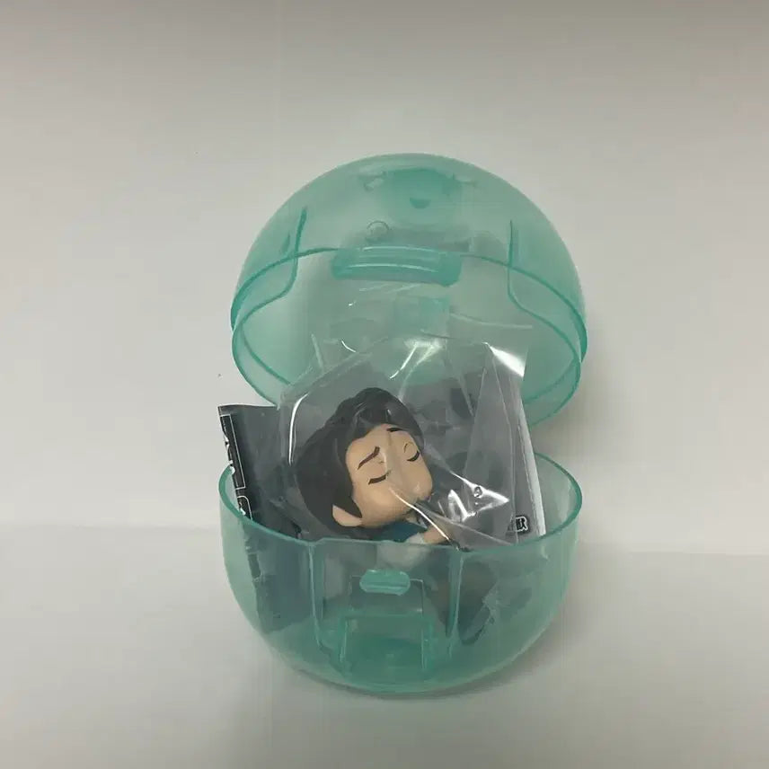 [BUNJANG] Rapunzel Gacha Eugene Mini Figure / 라푼젤 가챠 인사 유진 미니 피규어