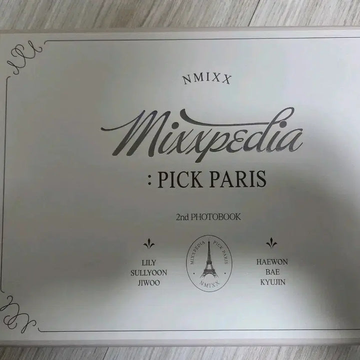 [BUNJANG] NMIXX Mixxpedia: Pick Paris Photobook / 엔믹스 포토북 Mixxpedia: Pick Paris