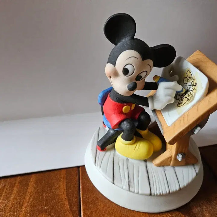 [BUNJANG] Artist Mickey Ceramic Figurine / 화가 미키 도기 피규어