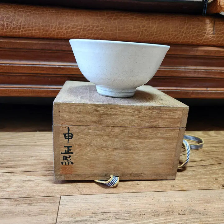 [BUNJANG] Shin Jeong-hee Celadon Tea Bowl (1930-2007) / 장여 신정희( 1930~2007) 분청다완(찻사발)