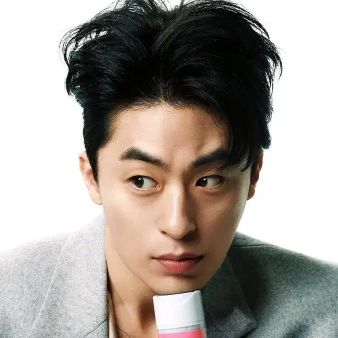 [BUNJANG] Singles Magazine featuring Actor Koo Kyo-hwan / (마지막 한권)<군체><모자무싸><만약에 우리>배우 구교환님 화보 실린 싱글즈 잡지 양도